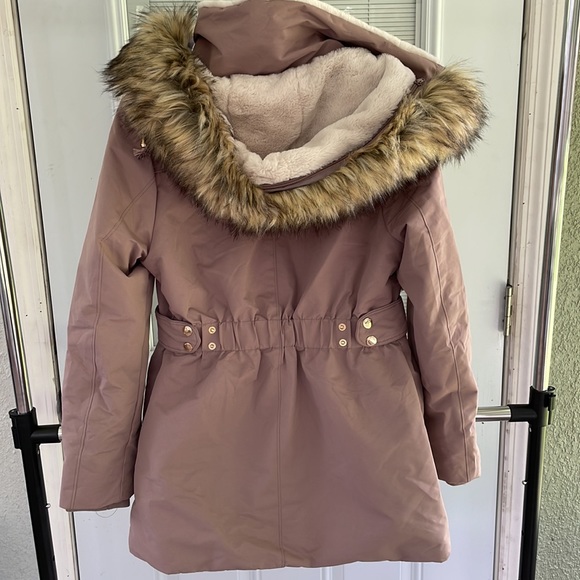 Beautiful thick coat - Picture 8 of 10